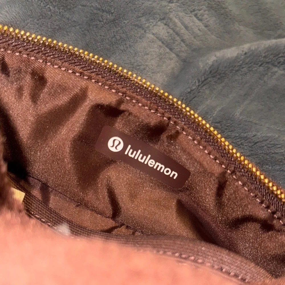 Lululemon Feeling Ready Fleece Pouch
